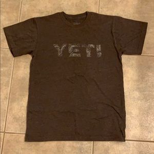 Yeti coolers t- shirt